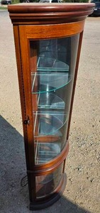 lot 1020 image: Wooden and Glass Tall Corner Display Cabinet w 4 glass shelves and mirrors