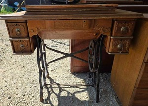 lot 1028 image: Beat-up Sewing Table