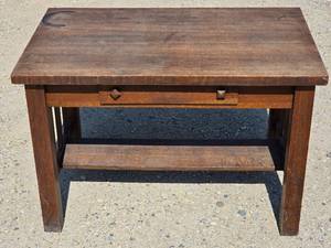 lot 1029 image: Heavy Wooden Work Bench