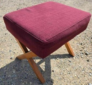 lot 1033 image: Maroon-cushioned Footstool