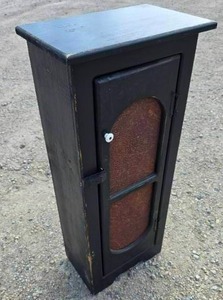 lot 1034 image: Rustic Antique Pie Safe