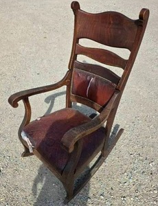 lot 1035 image: Antique Wooden Rocking Chair