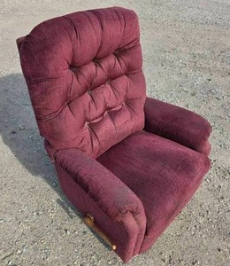 lot 1040 image: Maroon LA-Z-BOY Recliner