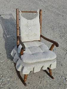 lot 1041 image: Vintage White-Cushioned Rocking Chair
