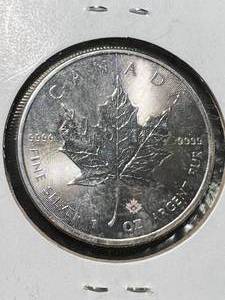 lot 51 image: 2015 CANADIAN MAPLE LEAF 1 TROY OZ .9999 FINE SILVER