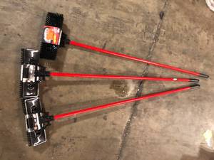 lot 44 image: Lot of Libman 13.5 in. High Power Extra-Large Heavy-Duty Floor Scrub Brush with Swiveling Head and Steel Handle (May be Bent on Lower Stick) Customer  Returns See Pictures