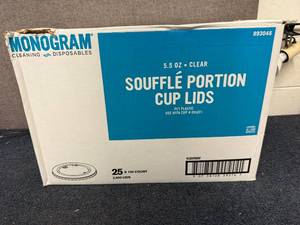 lot 19 image: 2500 5.5oz Monogram Cup Lids