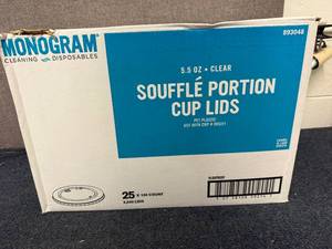 lot 20 image: 2500 5.5oz Monogram Cup Lids
