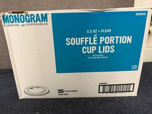 lot 26 image: 2500 5.5oz Monogram Cup Lids