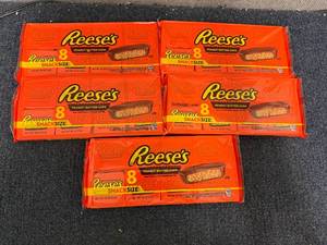 lot 113 image: 5 x 8ct Packs of Reeses Peanut Butter Cups