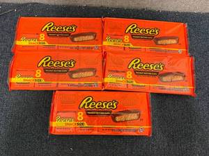 lot 114 image: 5 x 8ct Packs of Reeses Peanut Butter Cups