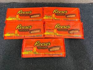 lot 115 image: 5 x 8ct Packs of Reeses Peanut Butter Cups