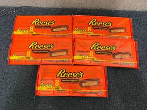 lot 116 image: 5 x 8ct Packs of Reeses Peanut Butter Cups