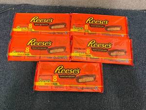 lot 117 image: 5 x 8ct Packs of Reeses Peanut Butter Cups