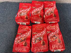 lot 234 image: 6 Bags of Lindts Lindor Chocolates