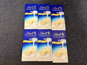 lot 245 image: 6 Lindt White Chocolate Bars