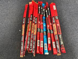 lot 263 image: 12 Jack Links Beef Sticks