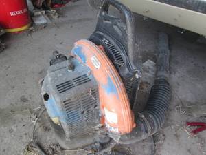 lot 20 image: Echo gas powered backpack leaf blow...