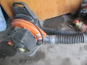lot 21 image: Echo gas powered backpack leaf blow...