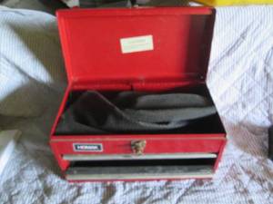 lot 33 image: Homak metal 18in toolbox...