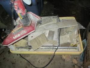 lot 39 image: MK 470 wet tile saw with an assortm...