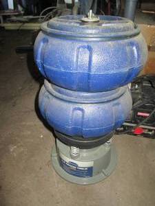 lot 44 image: Eastwood 5lb vibratory tumbler...