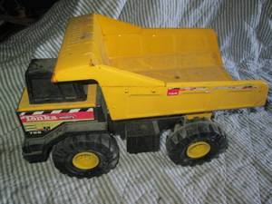 lot 78 image: Metal Tonka mighty 768 toy dump tru...