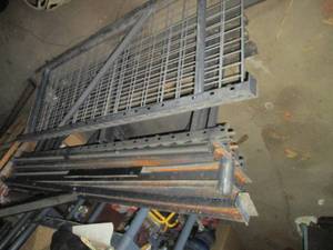 lot 84 image: Heavy duty metal shelving unit -has...
