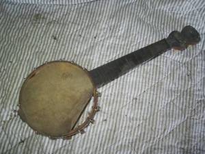 lot 94 image: Small Vintage banjo needs tlc...