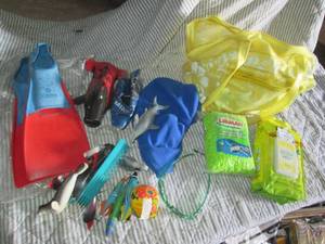 lot 152 image: Sturdy rubberized Plastic tote with...