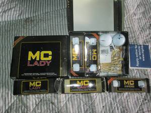 lot 155 image: Assortment of golf balls...