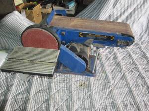 lot 173 image: Wen belt and disc sander...