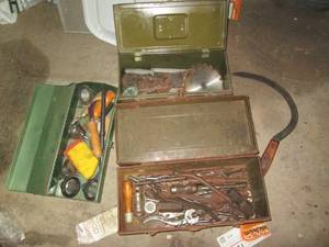 lot 186 image: Trio of vintage toolboxes containin...