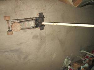 lot 222 image: Omega 3 ton hydraulic service jack...