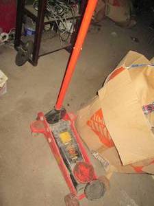 lot 223 image: Allied 3 ton hydraulic service jack...