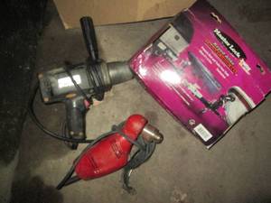 lot 293 image: Master Lock trailer lock set, right...