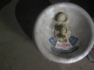lot 304 image: Vintage Hamms insulated 1-2 gallon...