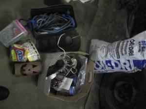 lot 305 image: Oil-Dri absorbent, rope, extension ...