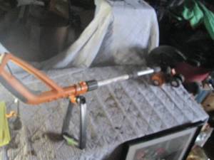lot 312 image: Worx electric weed trimmer...