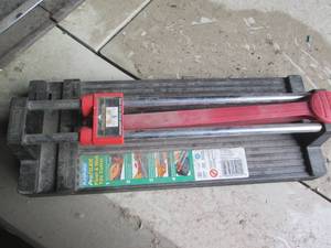 lot 131 image: Floor & wall tile cutter, insectici...