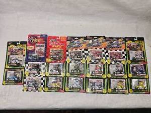 lot 16 image: (20) 164 Scale World of Outlaw Collector Cars with Collector card and Stand