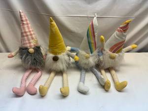lot 50 image: 4x Stuffing & Bean Filled Gnomes