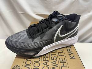 lot 97 image: Size 13.5 Kyrie 8