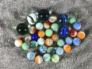 lot 203 image: Lot of Collectible Marbles with 5 Shooter Marbles