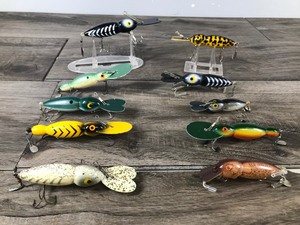 lot 213 image: Lot of 10 Collectible Fishing Lures - Whopper Stopper Hell Benders - Bomber Water Dogs and More