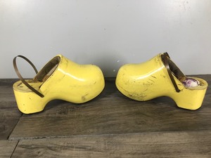 lot 247 image: Vintage Famolare Clog Shoes Made in Italy - Size 9