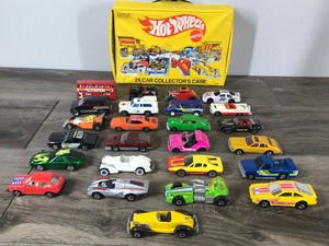 lot 251 image: Collectible 1983 Hot Wheels Case with 25 Die Cast Cars