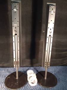 lot 49 image: Tall Sony speakers with wire