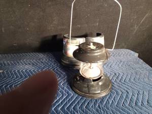 lot 84 image: 1992 Coleman green propane double mantel quick start lantern