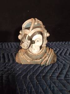 lot 129 image: 1993 Star Trek Borg Collectors Series Bank
